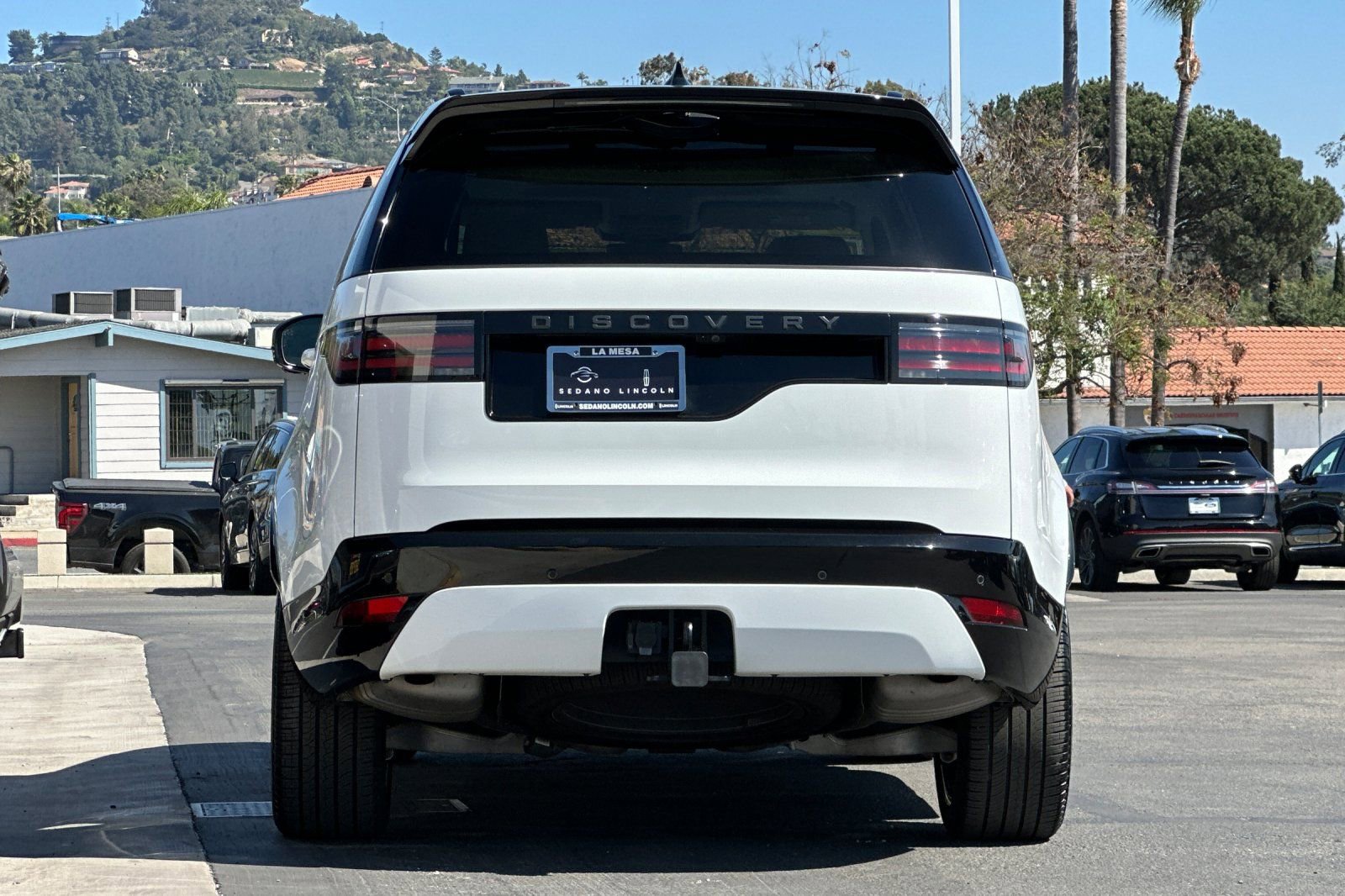 Used 2025 Land Rover Discovery Dynamic SE image 4