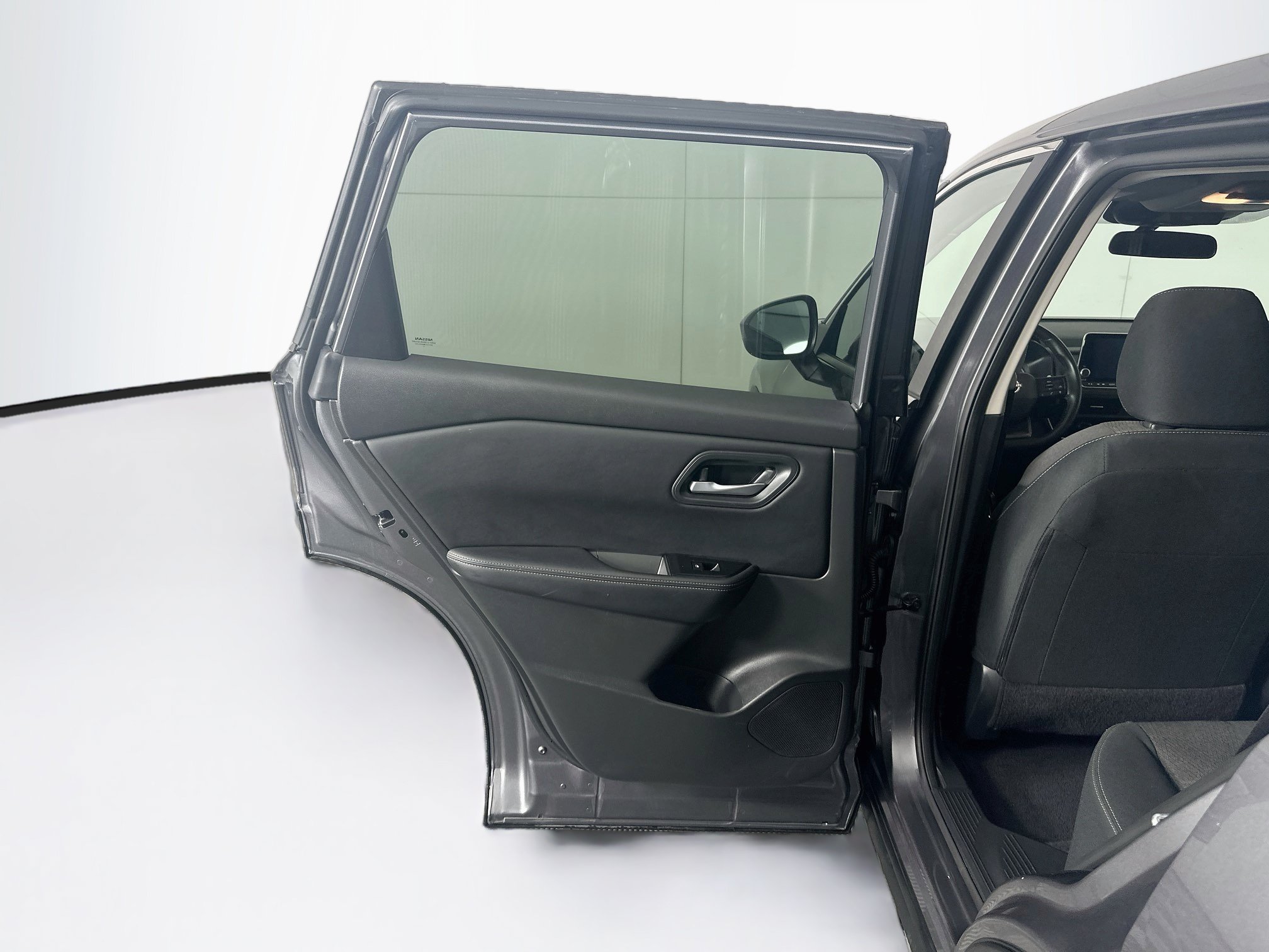 Used 2025 Nissan Rogue SV AWD/4WD image 26