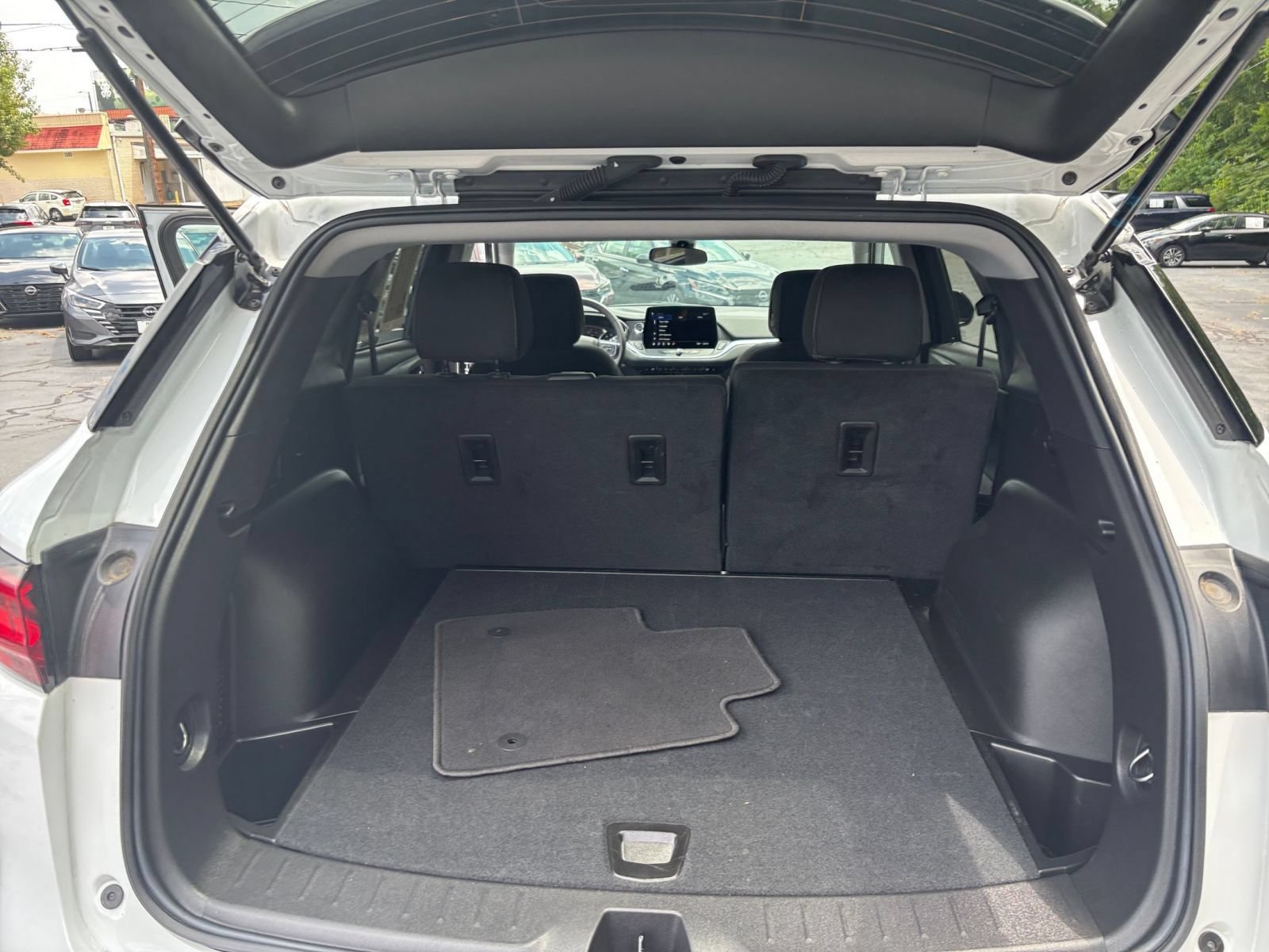 Used 2025 Chevrolet Blazer LT FWD image 28