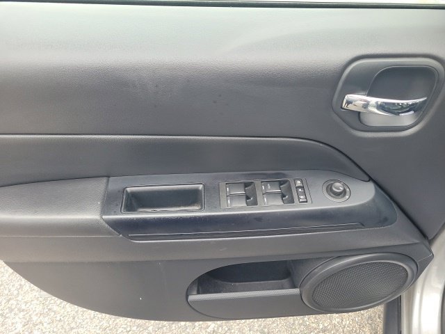 Used 2015 Jeep Patriot High Altitude FWD image 32