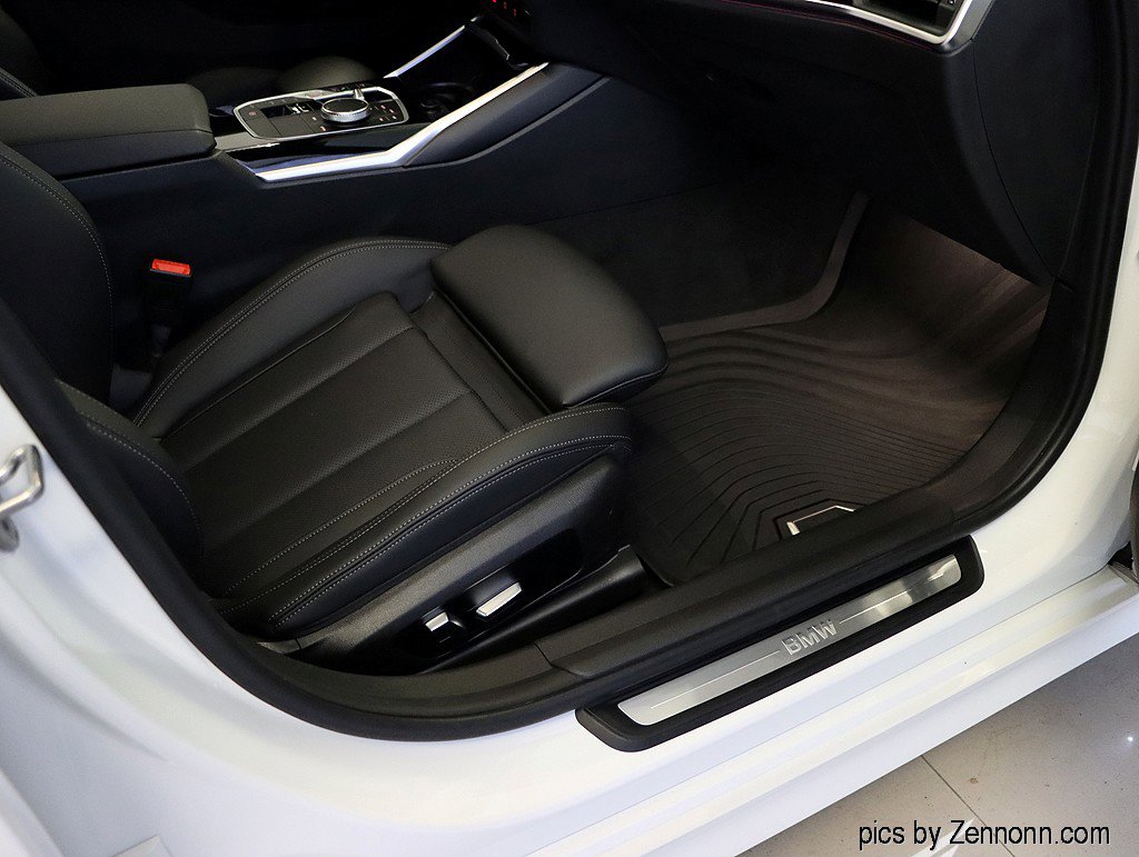 Certified 2023 BMW 330i xDrive Sedan w/ Convenience Package image 32