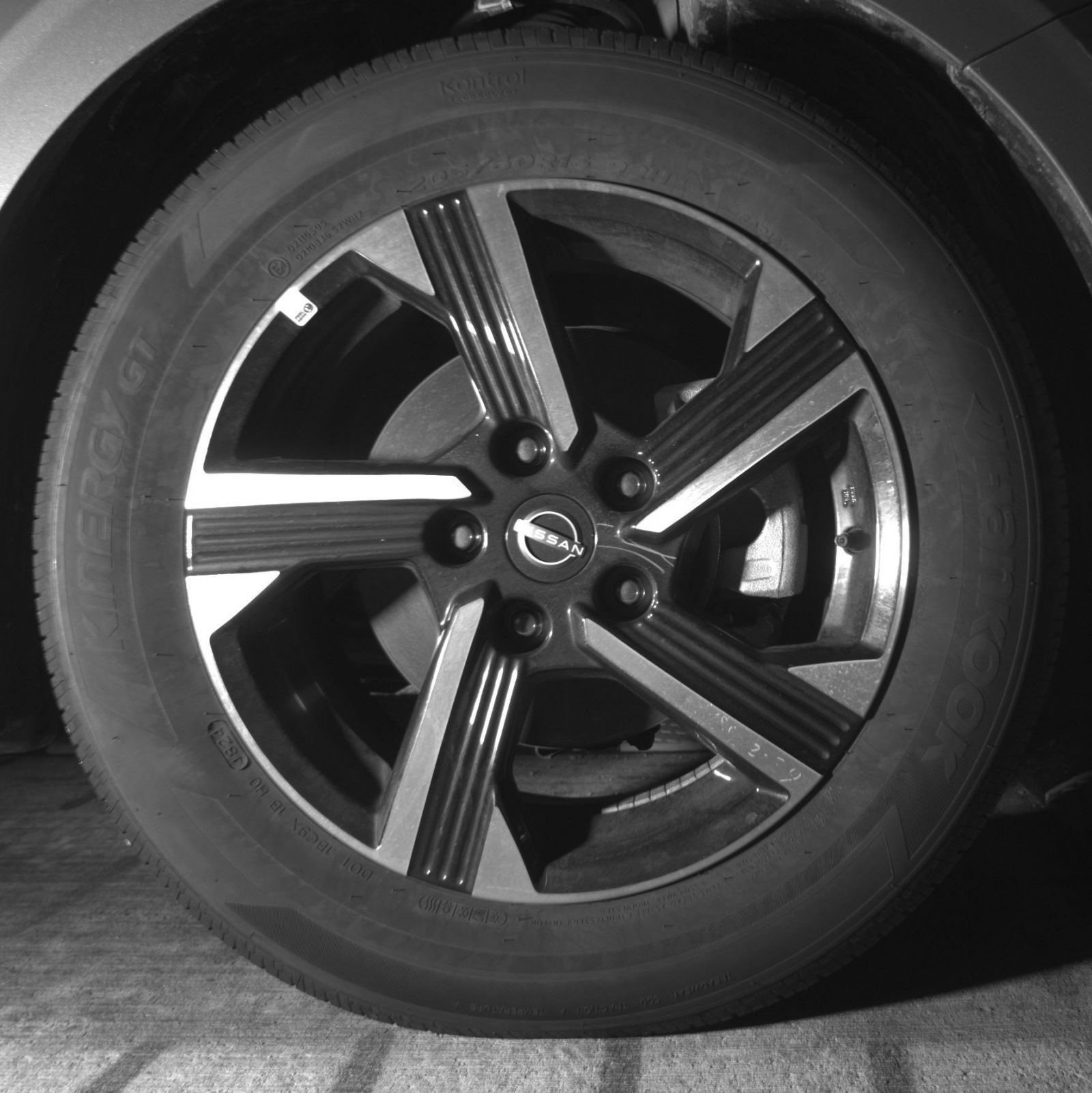 Used 2025 Nissan Sentra SV FWD image 16