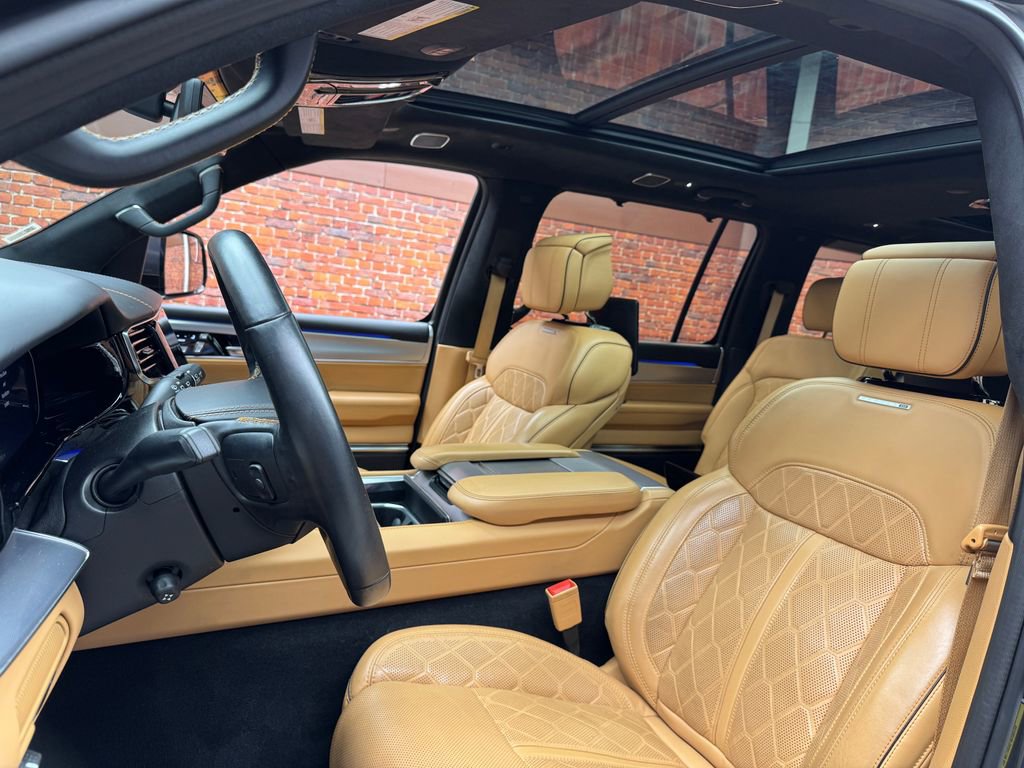 Used 2022 Jeep Grand Wagoneer Series III w/ Rear Seat Video Group 1 AWD/4WD image 22