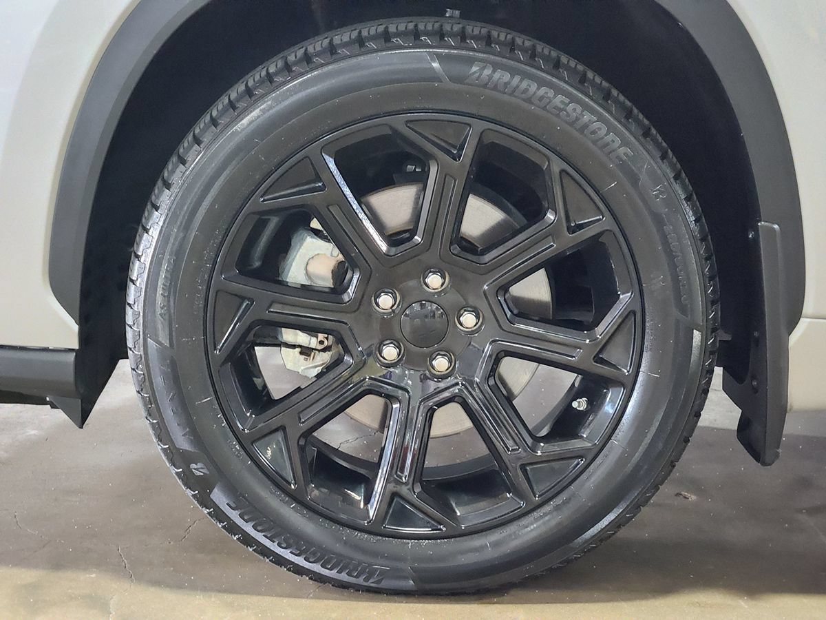 Used 2023 Toyota Highlander LE FWD image 28