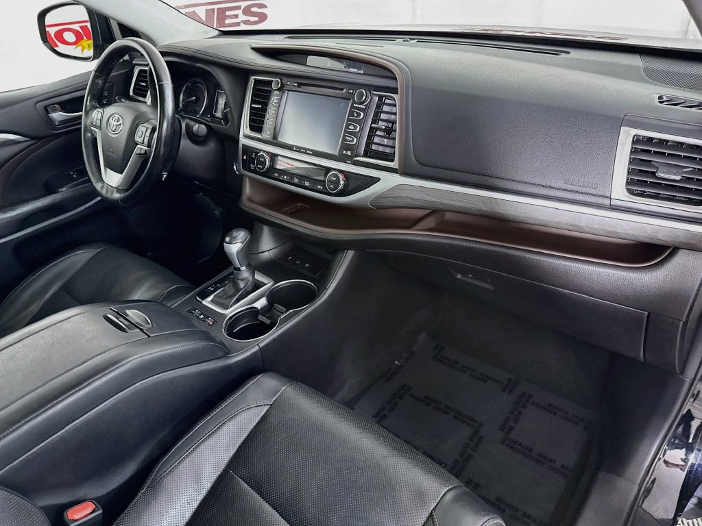 Used 2017 Toyota Highlander Limited Platinum AWD/4WD image 34