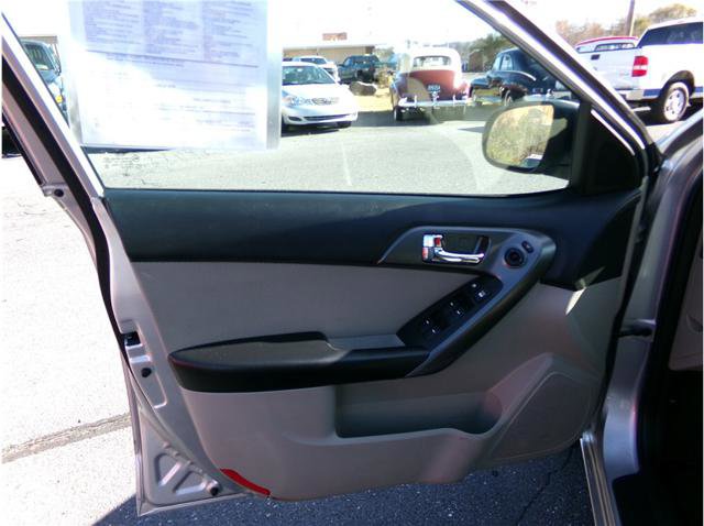 Used 2013 Kia Forte EX image 10