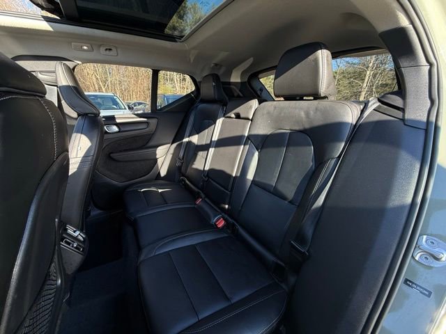 Certified 2024 Volvo XC40 B5 Plus w/ Protection Package Premier image 31