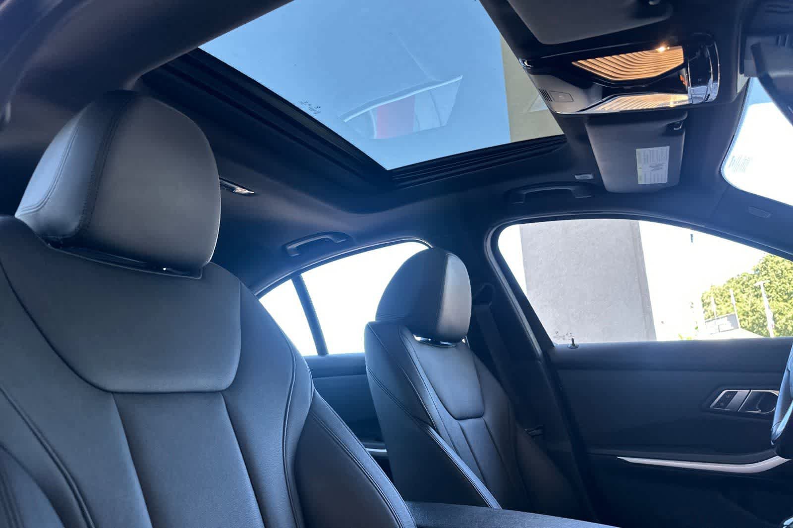 Used 2019 BMW 330i Sedan w/ Convenience Package RWD image 17