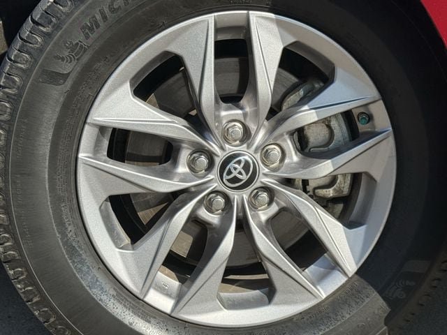 Used 2022 Toyota Sienna XLE FWD image 9