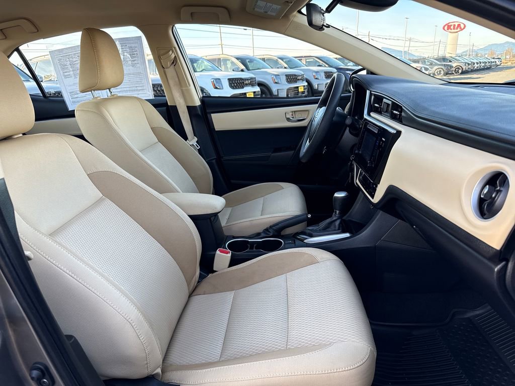 Used 2017 Toyota Corolla LE image 17
