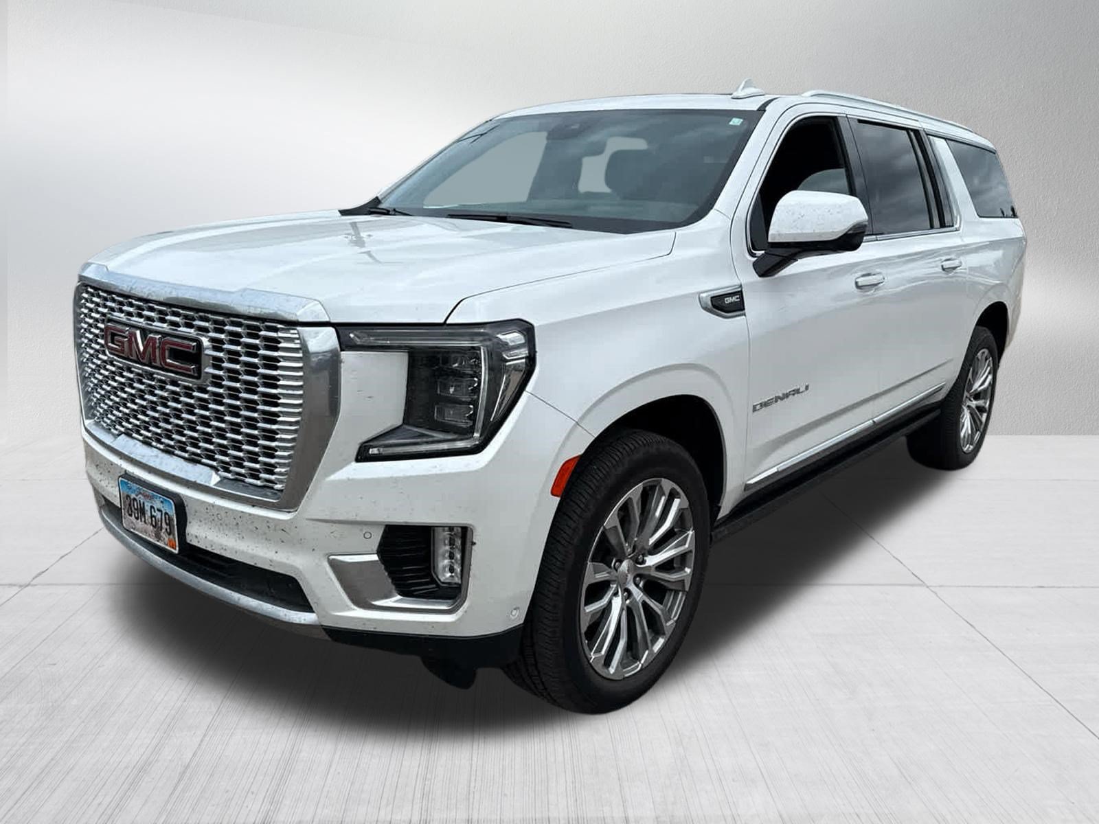 Used 2023 GMC Yukon XL Denali w/ Denali Reserve Package AWD/4WD image 4