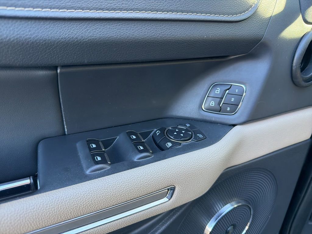Used 2024 Ford Expedition Limited image 12