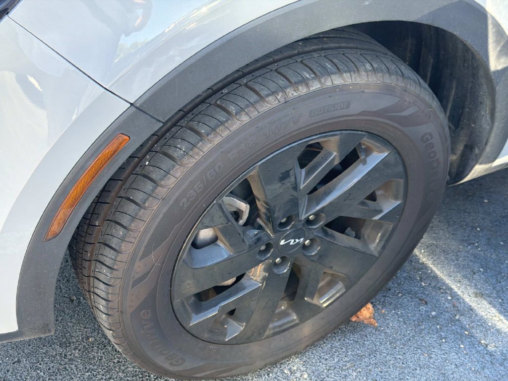 Used 2023 Kia Sorento S w/ Panoramic Sunroof Package AWD/4WD image 7