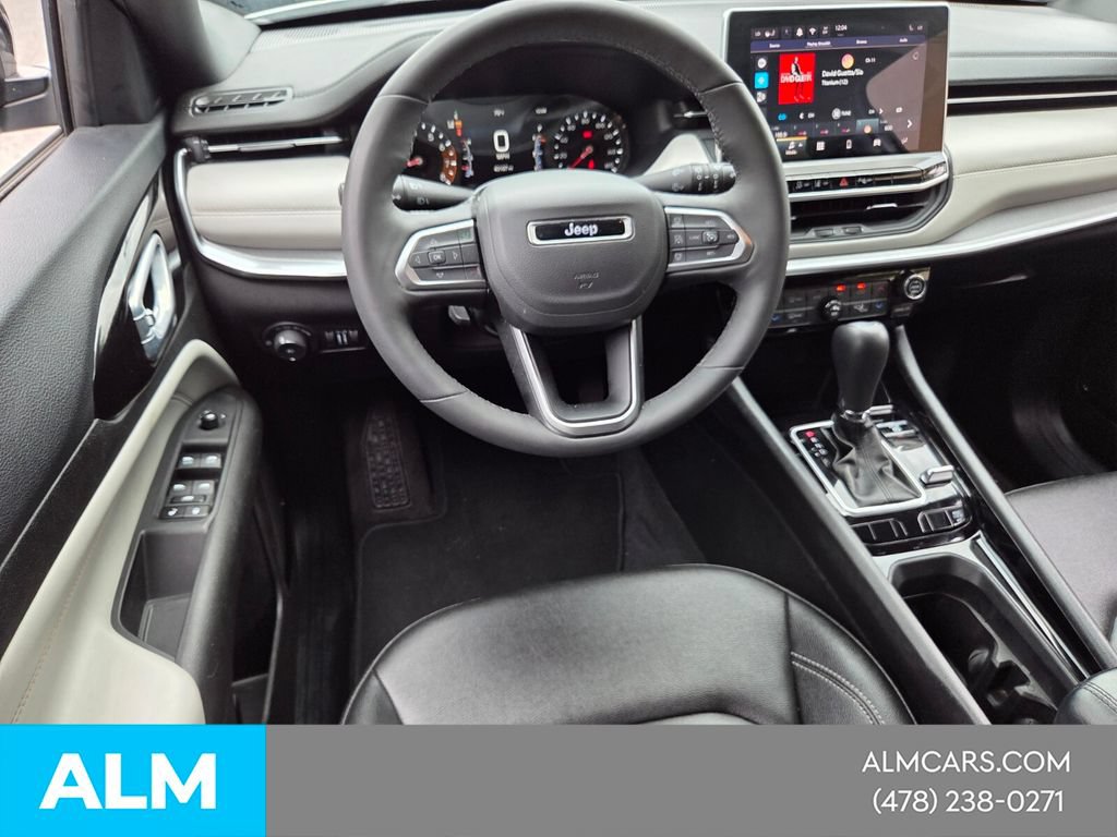 Used 2025 Jeep Compass Limited AWD/4WD image 7