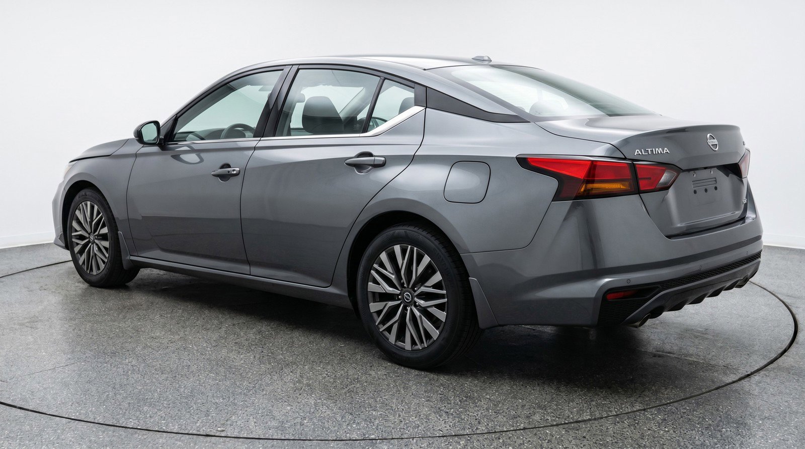 Used 2025 Nissan Altima 2.5 SV FWD image 6