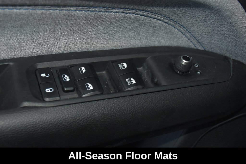 Used 2025 Jeep Compass Latitude w/ Sun & Sound Group AWD/4WD image 25