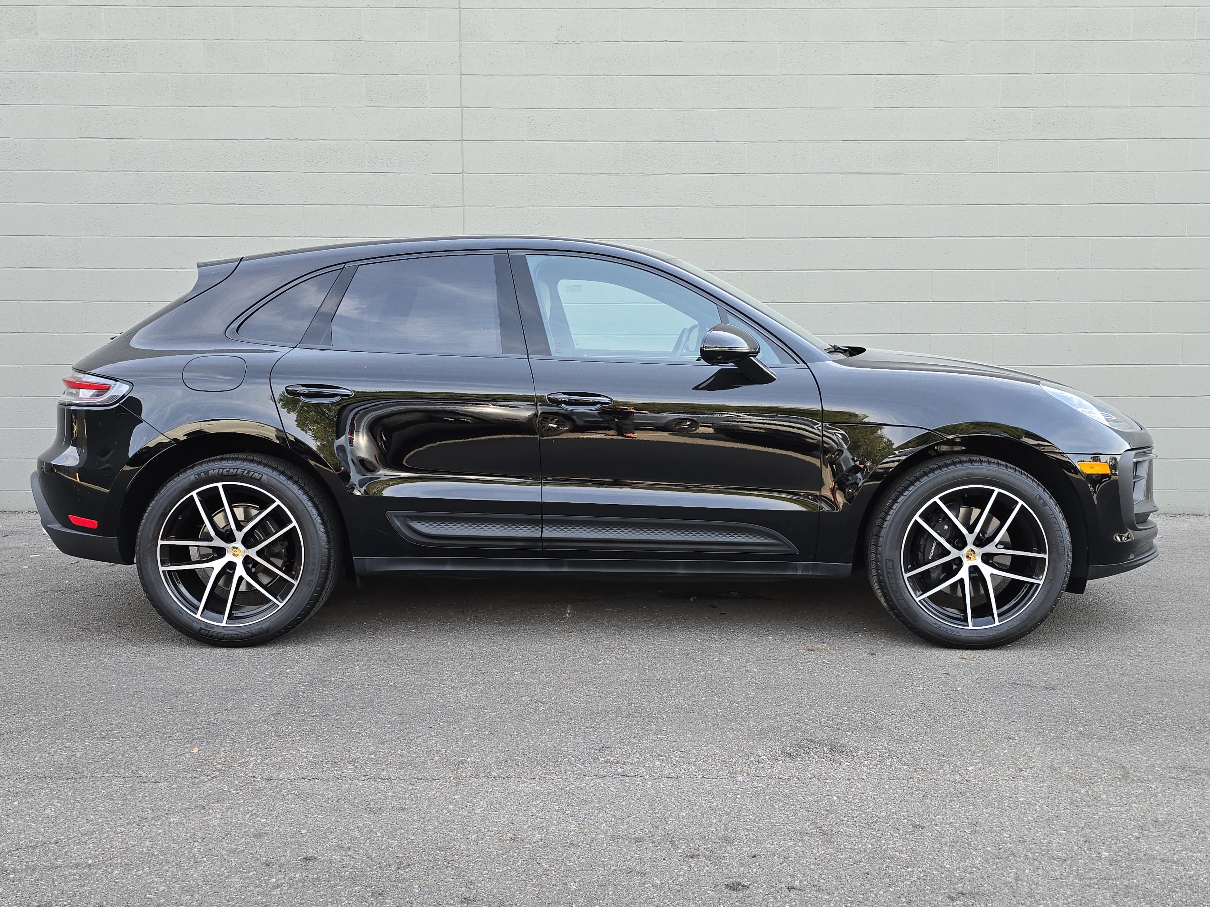 Certified 2026 Porsche Macan AWD/4WD image 10