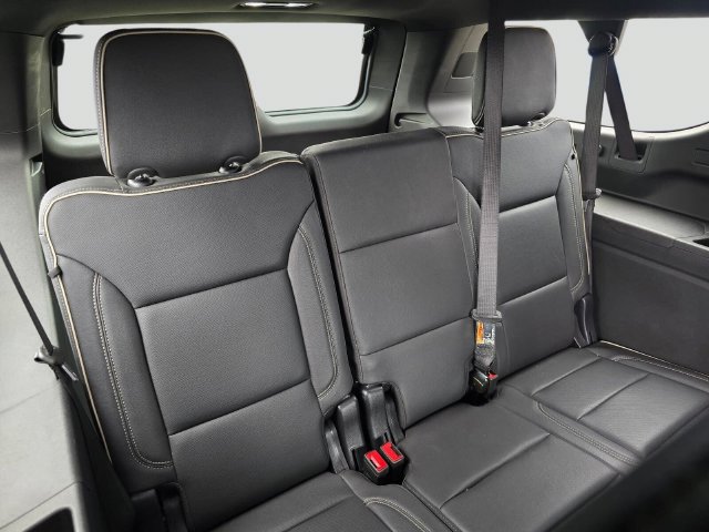 Used 2025 Chevrolet Suburban Premier AWD/4WD image 13
