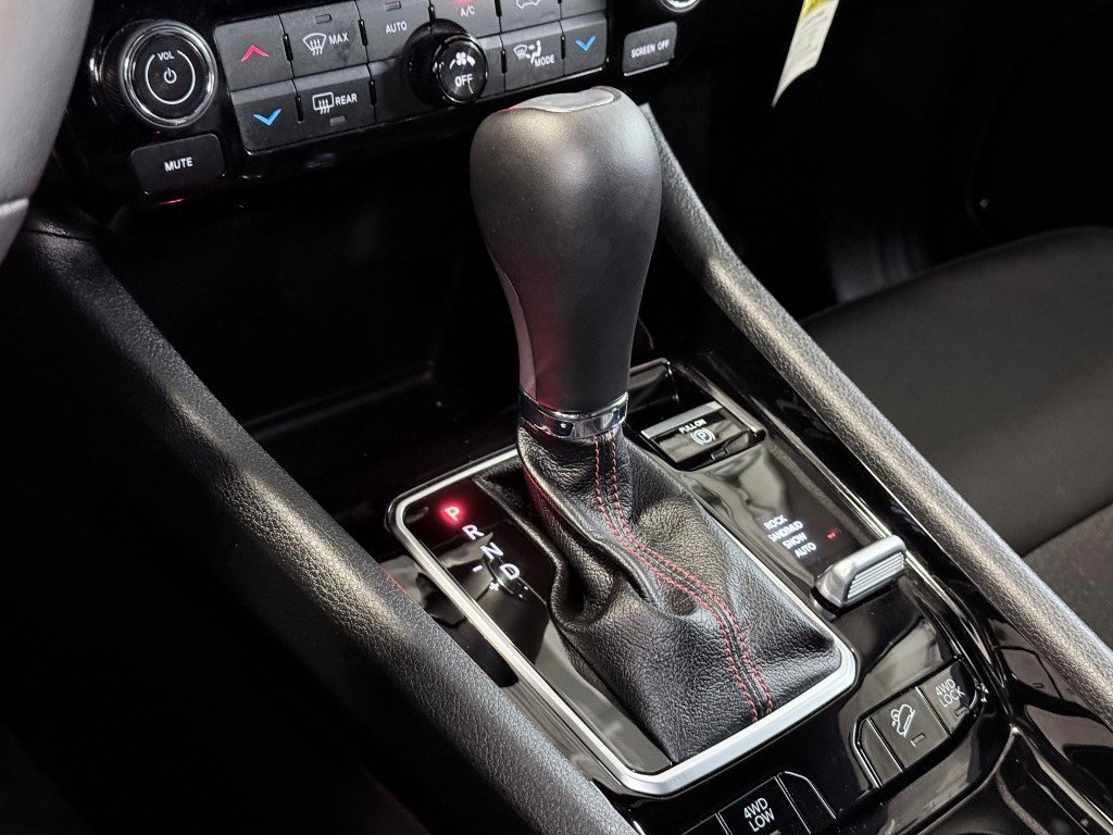 Used 2024 Jeep Compass Trailhawk image 30