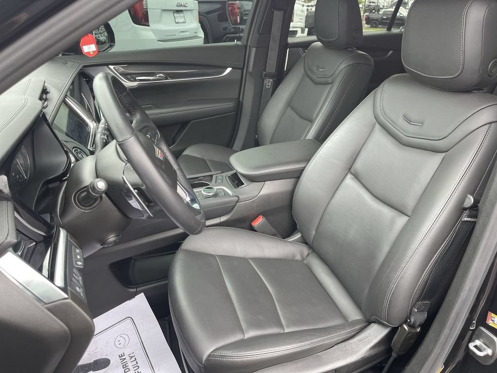 Used 2024 Cadillac XT6 Sport w/ Technology Package AWD/4WD image 11