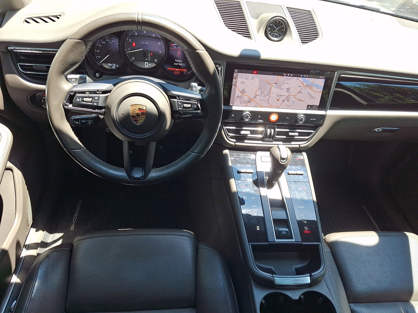 Used 2023 Porsche Macan Turbo AWD/4WD image 12