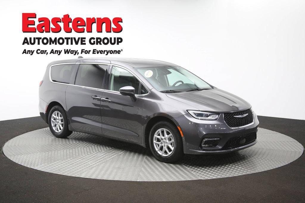 Used 2023 Chrysler Pacifica Touring-L FWD image 50