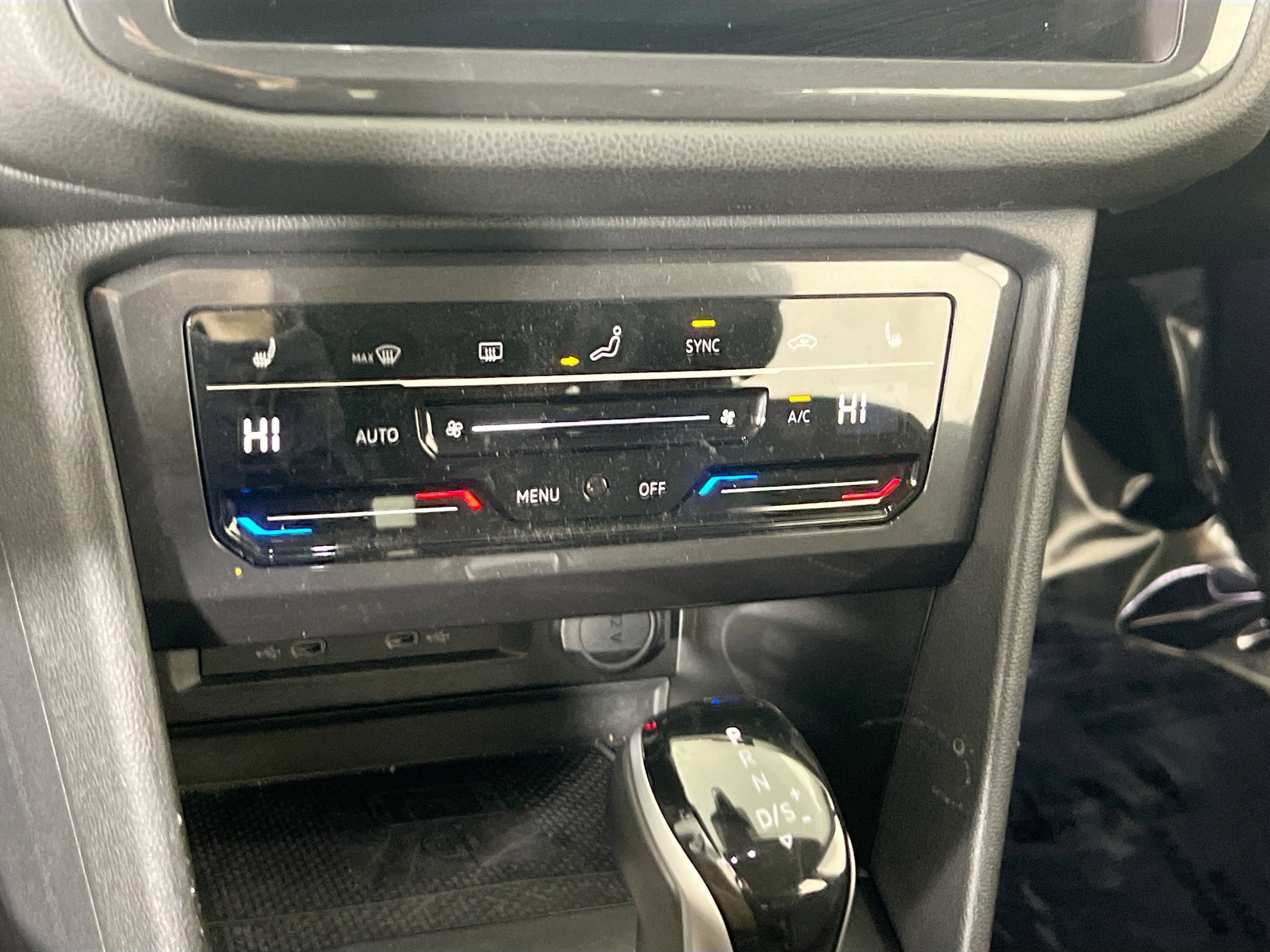 Used 2022 Volkswagen Tiguan SE AWD/4WD image 15