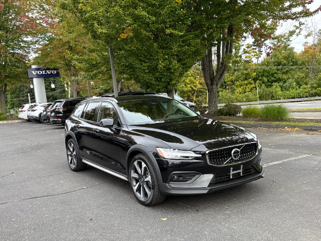 Used 2024 Volvo V60 B5 Cross Country Ultimate w/ Protection Package Premier AWD/4WD image 5