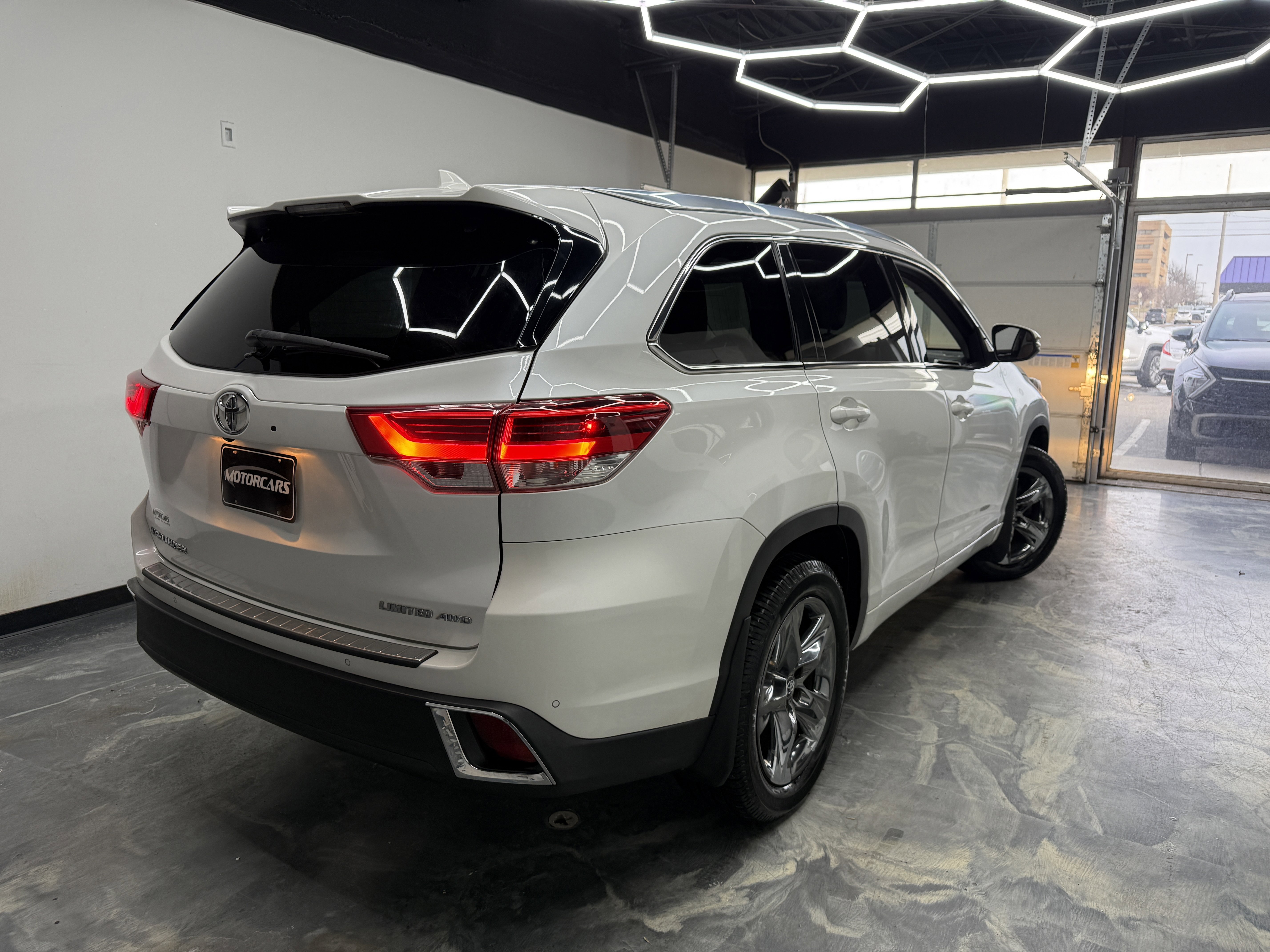 Used 2017 Toyota Highlander Limited image 5