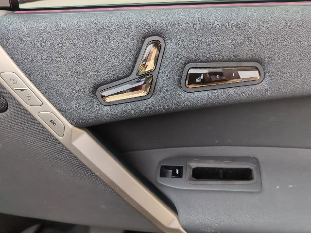 Used 2024 BMW iX xDrive50 w/ Premium Package image 25