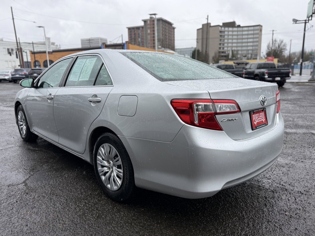 Used 2013 Toyota Camry LE image 5