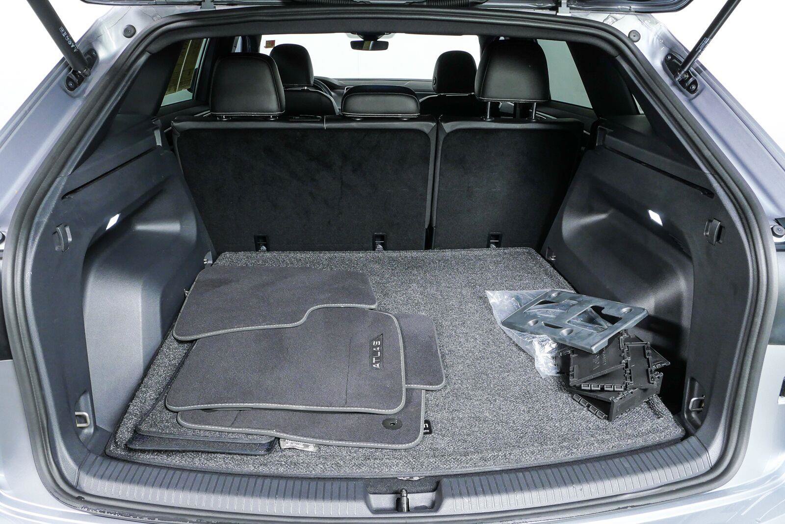 Certified 2024 Volkswagen Atlas Cross Sport SE FWD image 11