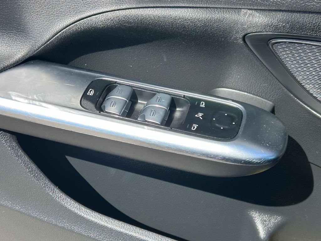 Used 2025 Mercedes-Benz C 300 Sedan image 23