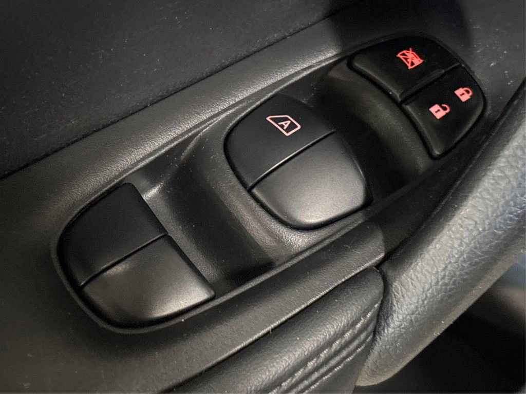 Used 2019 Nissan Rogue SV AWD/4WD image 35