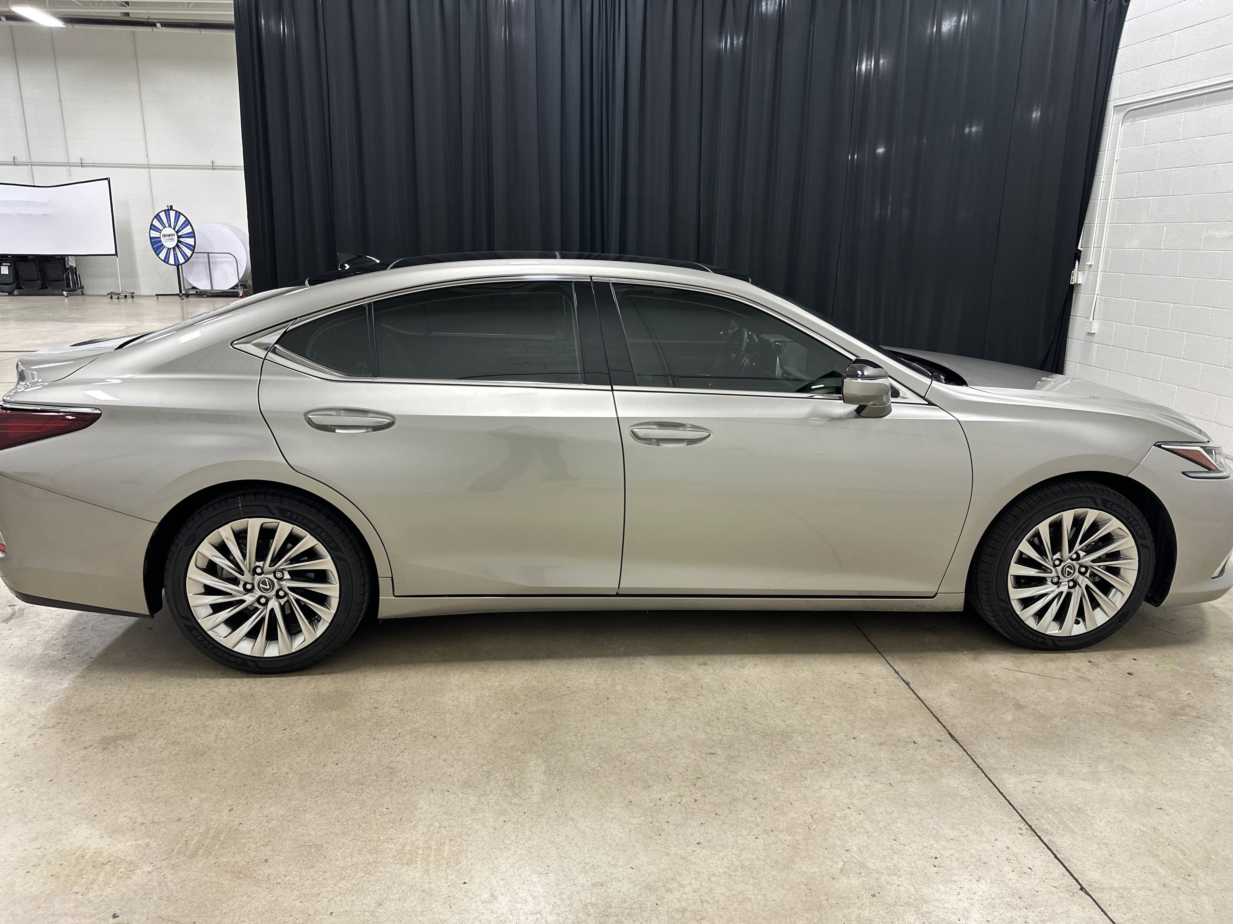Used 2020 Lexus ES 350 w/ Accessory Package FWD image 11