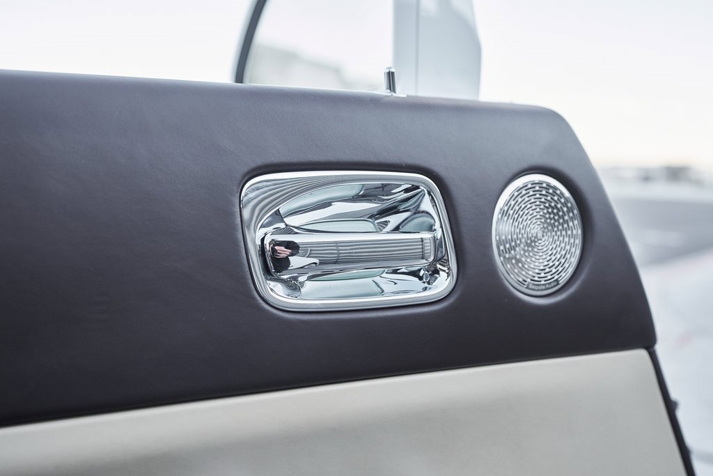 Used 2017 Rolls-Royce Dawn image 32