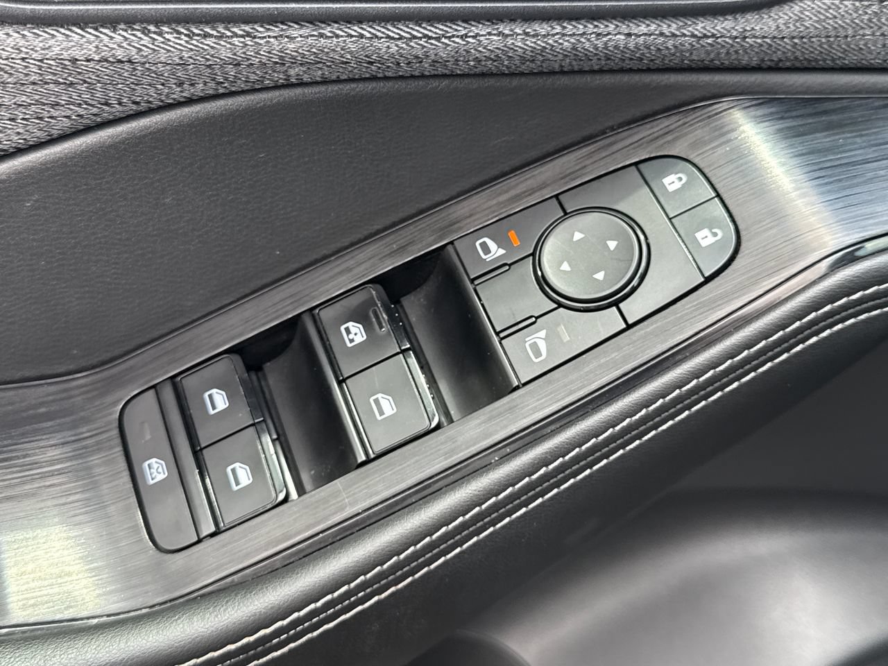 Used 2022 Nissan Rogue S FWD image 16