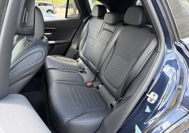 Used 2024 Mercedes-Benz GLC 300 4MATIC image 14