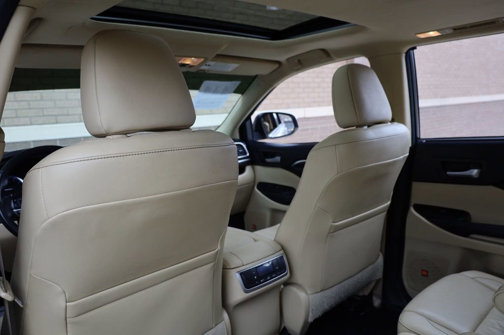Used 2015 Toyota Highlander Limited image 19