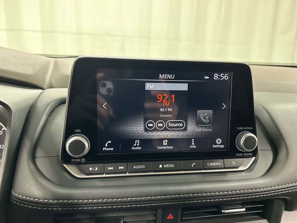 Used 2023 Nissan Rogue SV w/ SV Premium B Package image 14