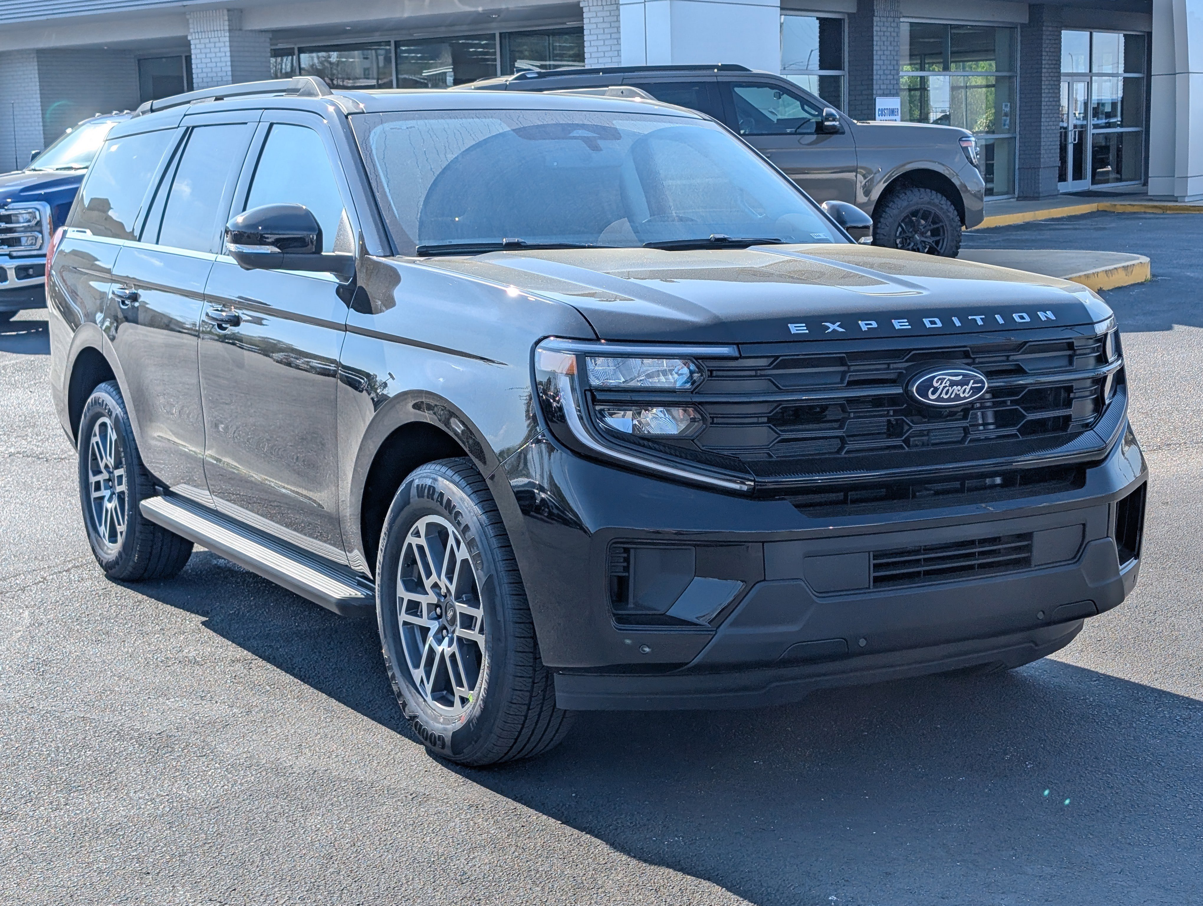 New 2026 Ford Expedition Active image 4