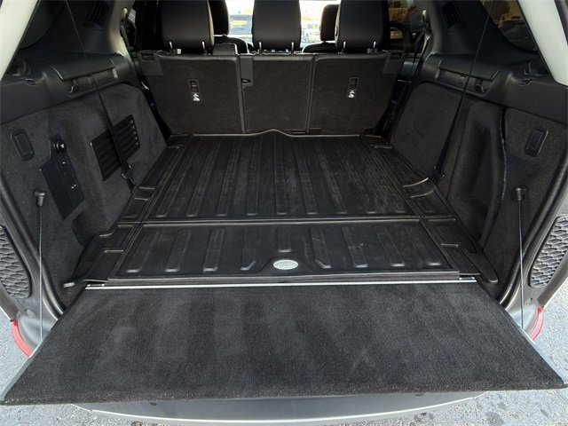 Used 2018 Land Rover Discovery HSE image 28