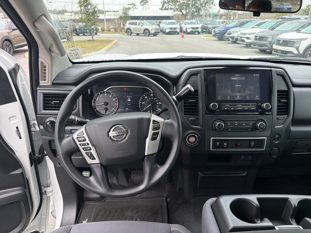 Used 2022 Nissan Titan S image 18