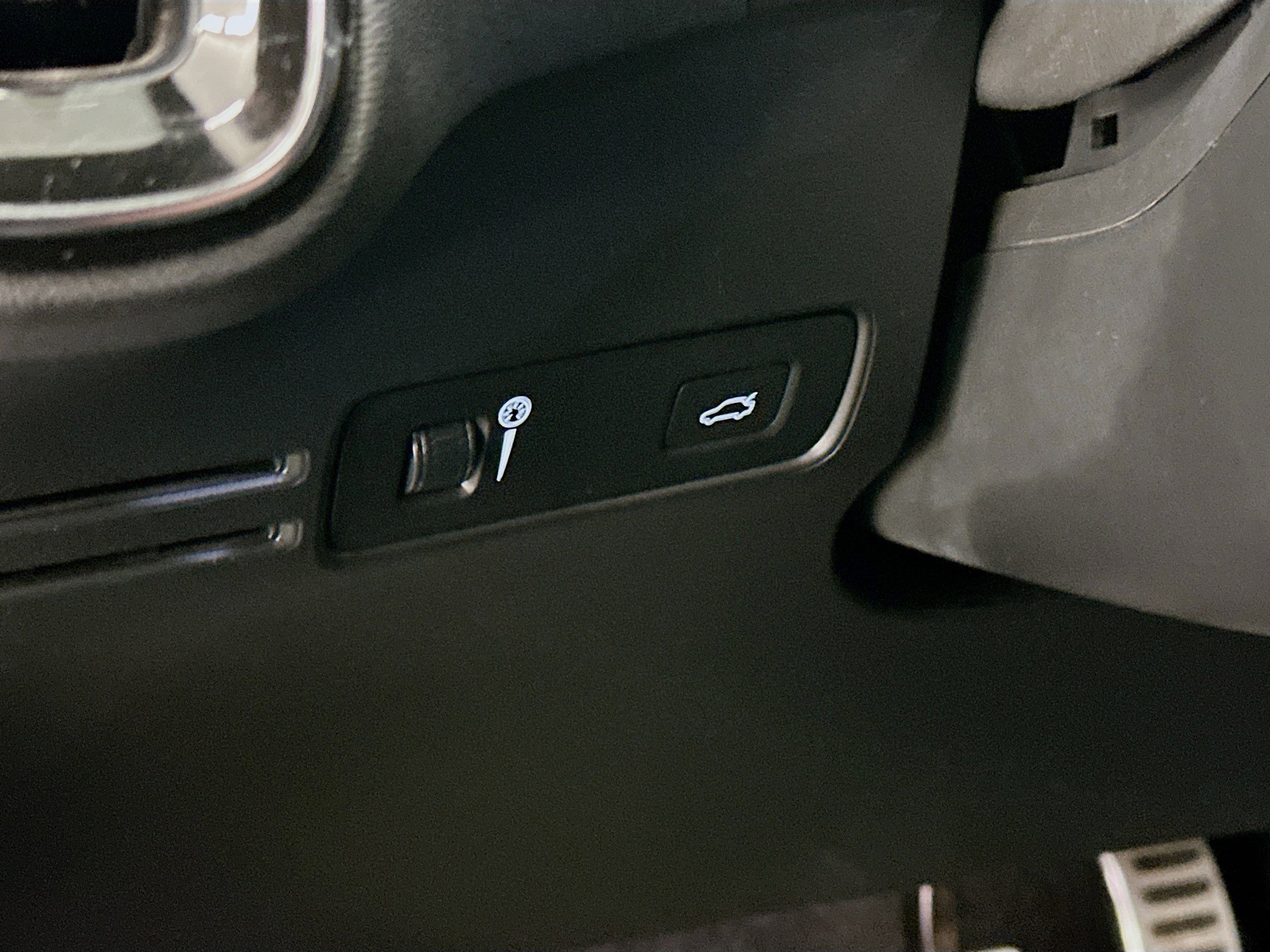 Used 2021 Volvo XC40 P8 Recharge image 17