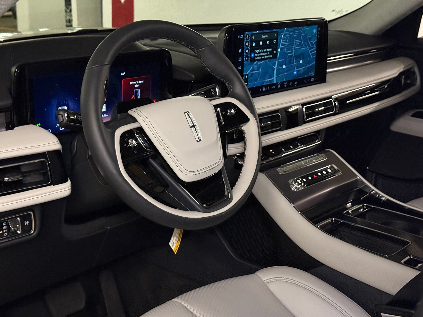 New 2026 Lincoln Aviator AWD image 25