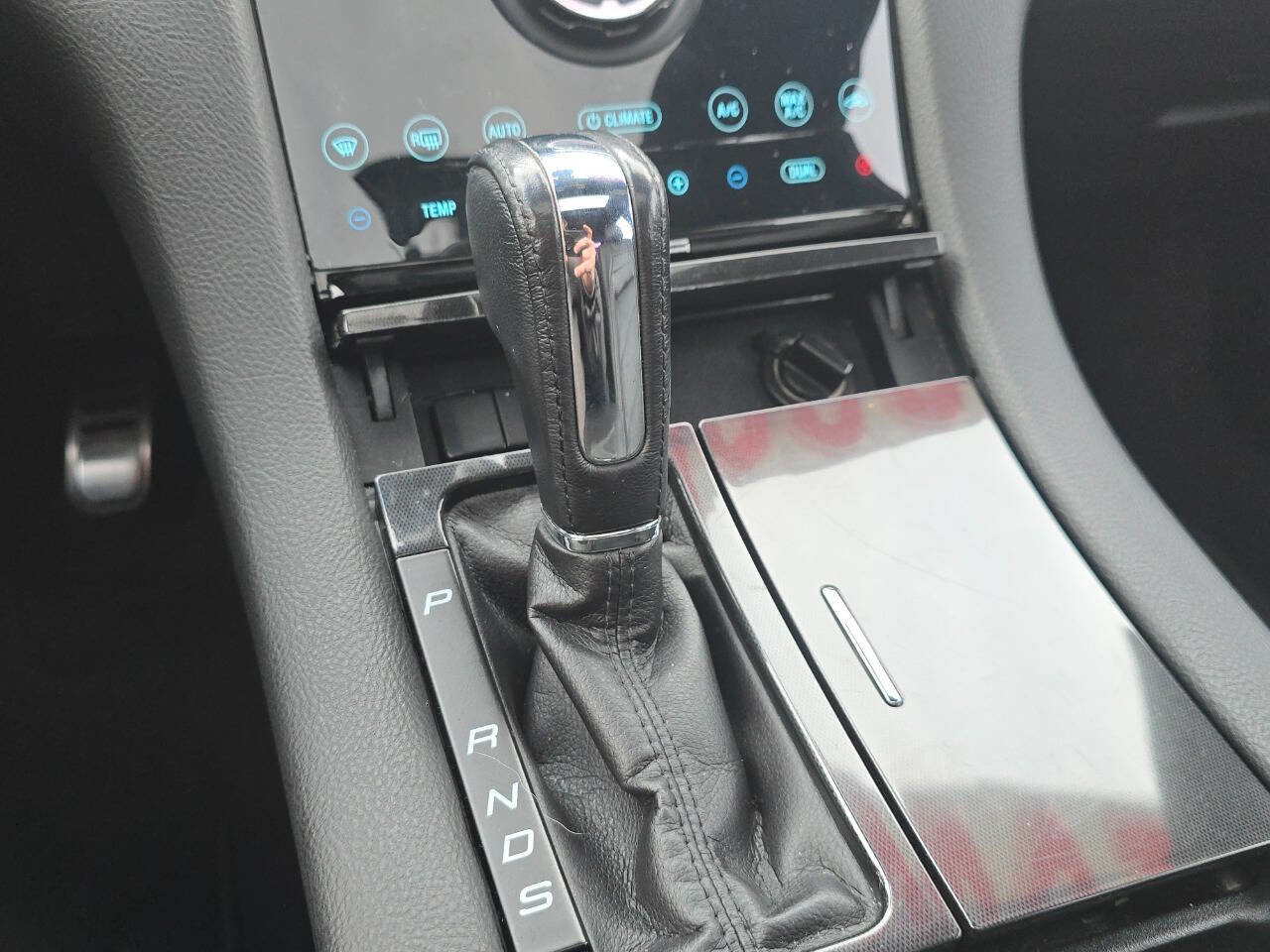 Used 2018 Ford Taurus SHO image 32