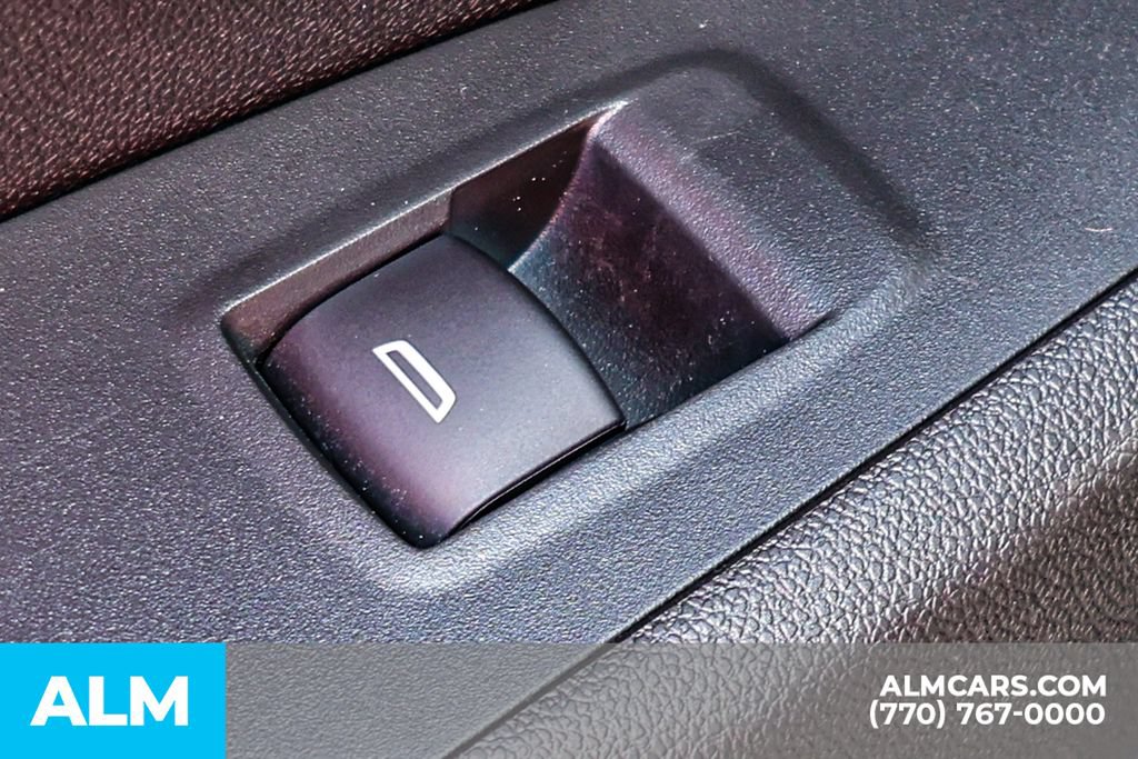 Used 2025 Chevrolet Trax LT FWD image 48