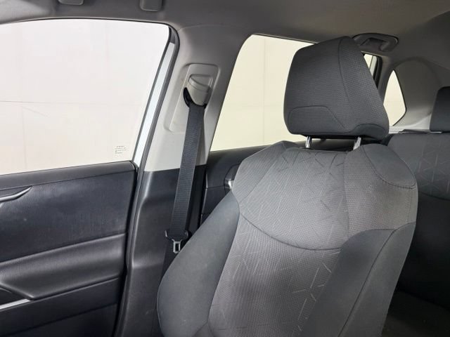 Used 2019 Toyota RAV4 XLE FWD image 17