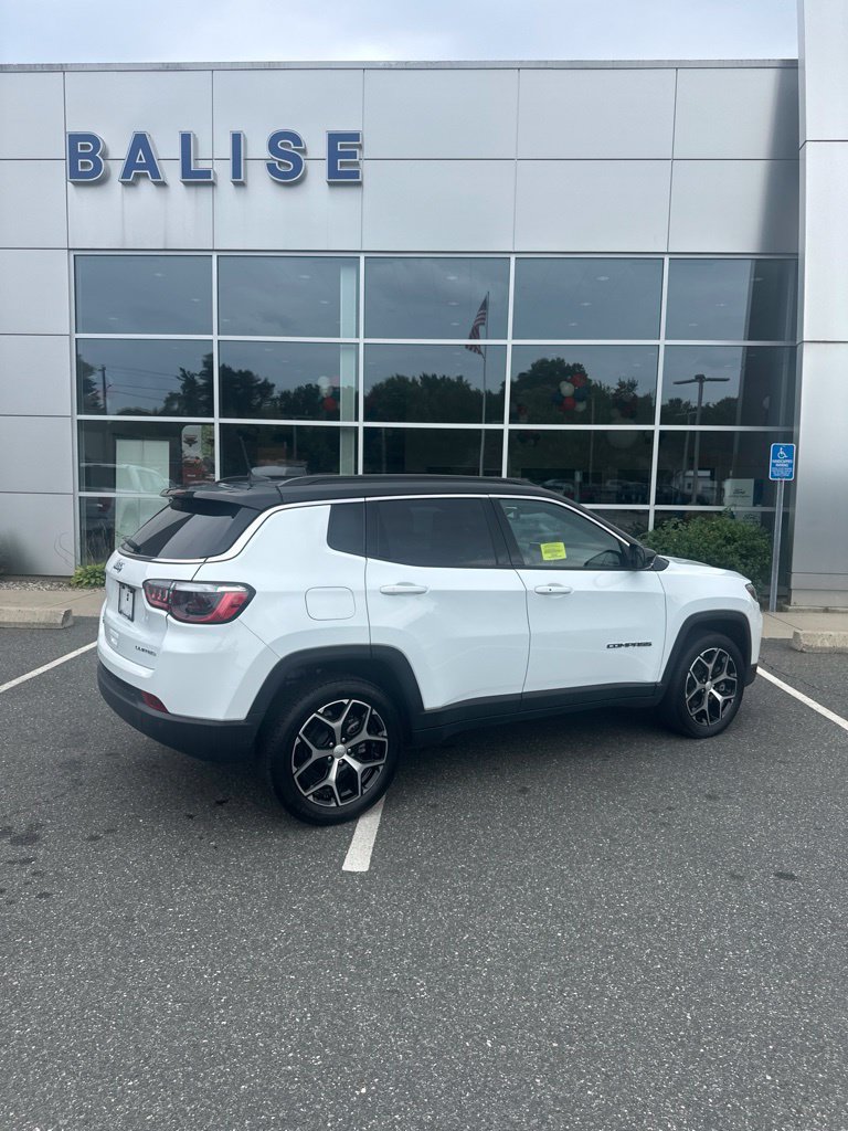 Used 2024 Jeep Compass Limited AWD/4WD image 3