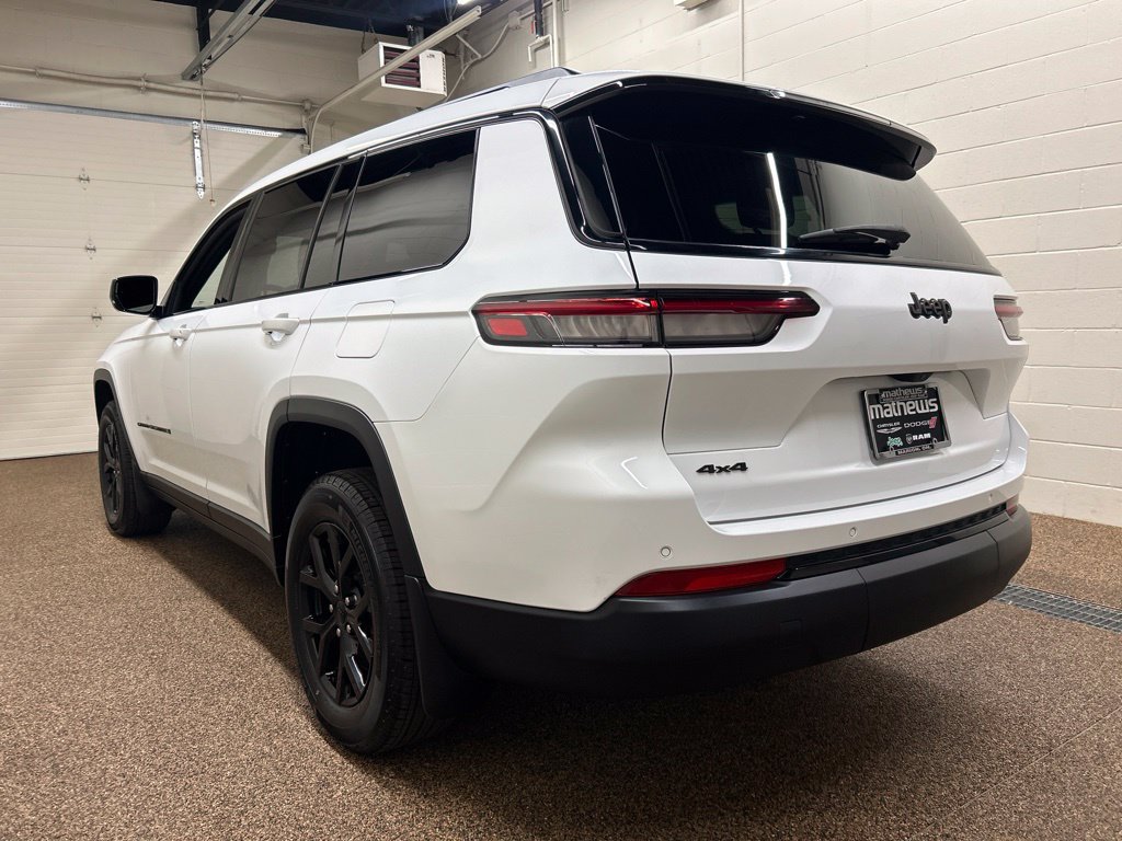 Used 2025 Jeep Grand Cherokee L Laredo AWD/4WD image 4